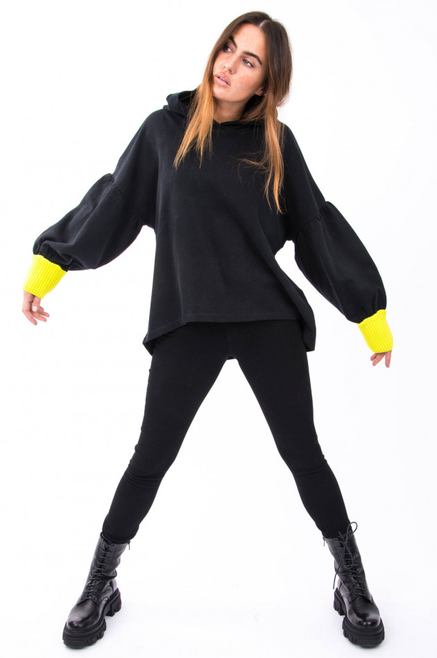 Love Joy Victory Hoodie mit Ballonärmel in Schwarz