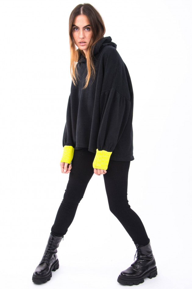 Love Joy Victory Hoodie mit Ballonärmel in Schwarz