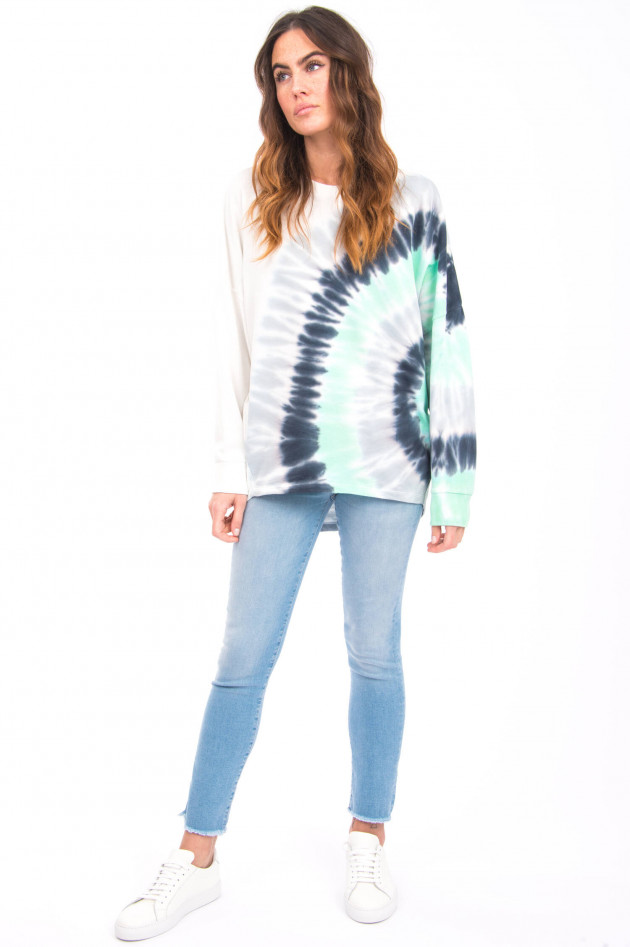 Love Joy Victory Langer Pullover mit Batik-Design in Weiß