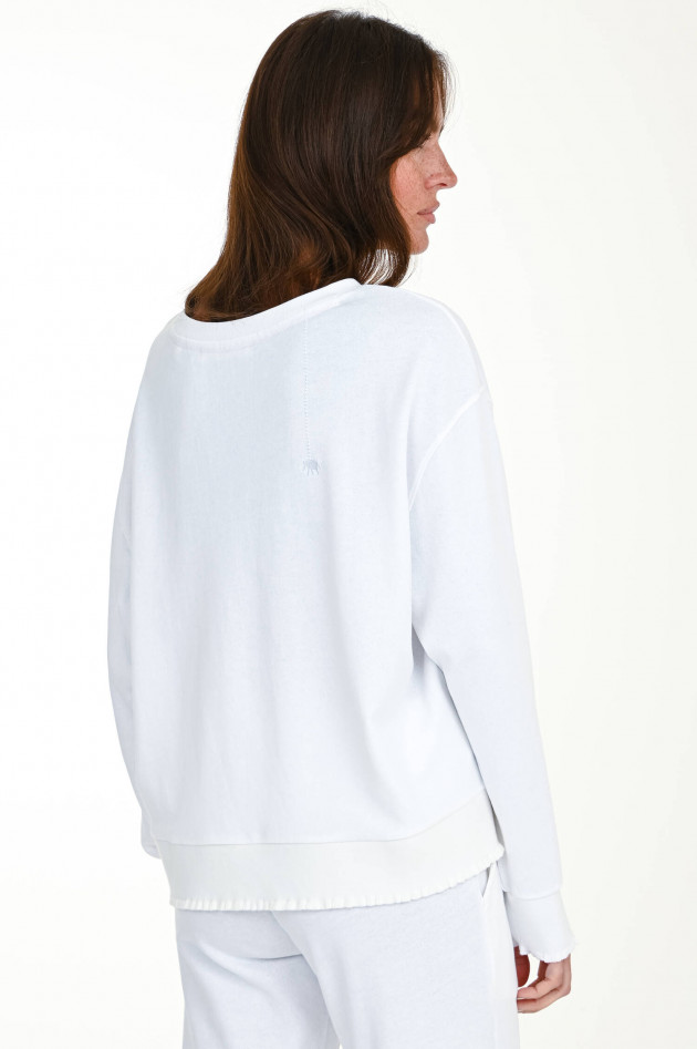 Love Joy Victory Sweater in lieblichem Design in Weiß