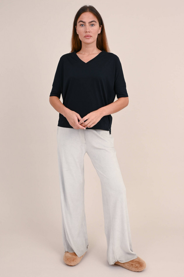 Love Joy Victory Baumwoll Shirt mit V-Neck in Schwarz
