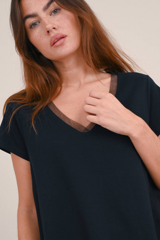 Love Joy Victory T-Shirt mit V-Neck in Schwarz