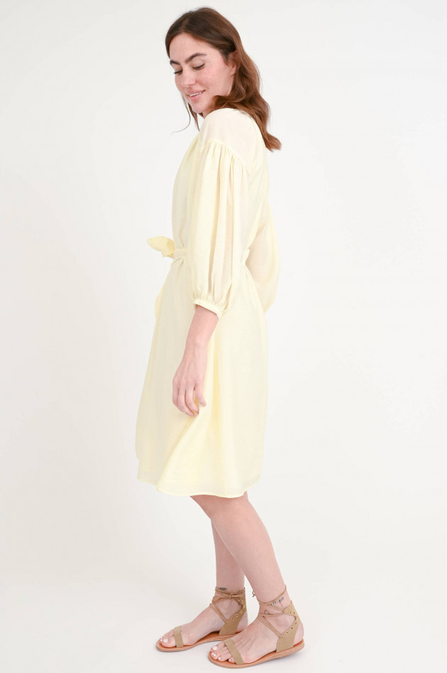 Lu Li Lina Kleid  AUA mit voluminösen Ärmeln in Butteryellow