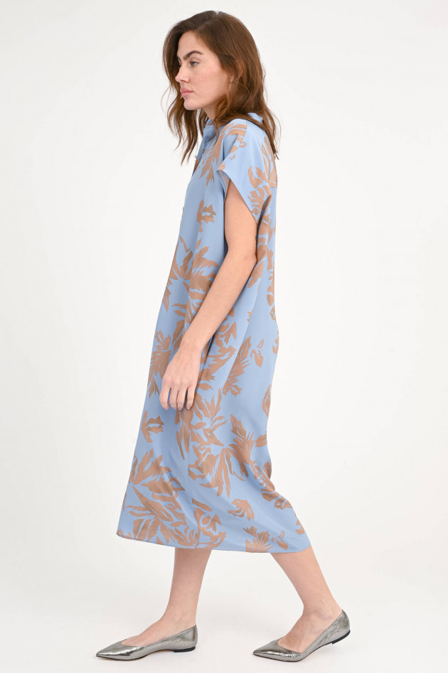 Lu Li Lina Seidenkleid EDDA mit Palmen-Motiv in Blau/Caramel