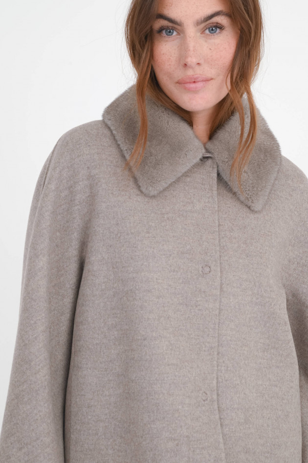 Manzoni 24 Cashmere-Mix-Jacke mit Fellkragen in Taupe