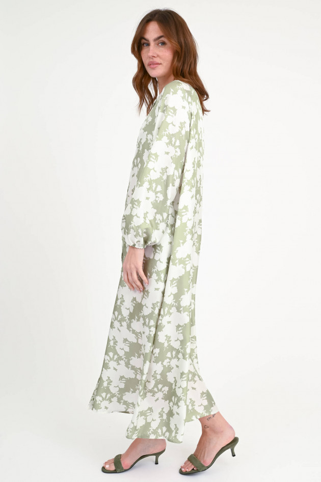 Manzoni 24 Maxi-Seidenkleid in Grün/Creme gemustert