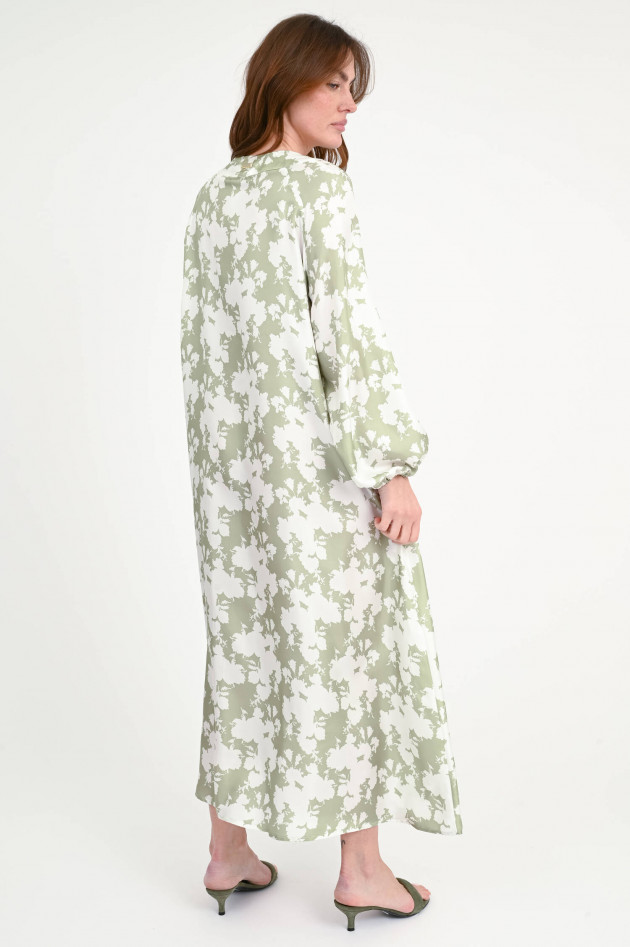 Manzoni 24 Maxi-Seidenkleid in Grün/Creme gemustert