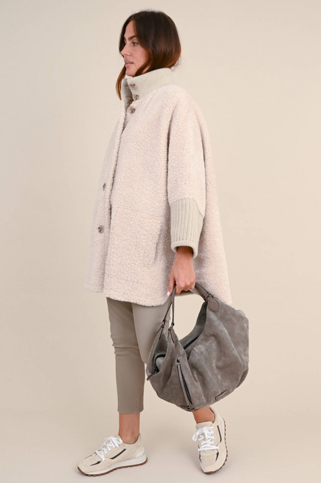 Manzoni 24 Lammfell Cape in Beige