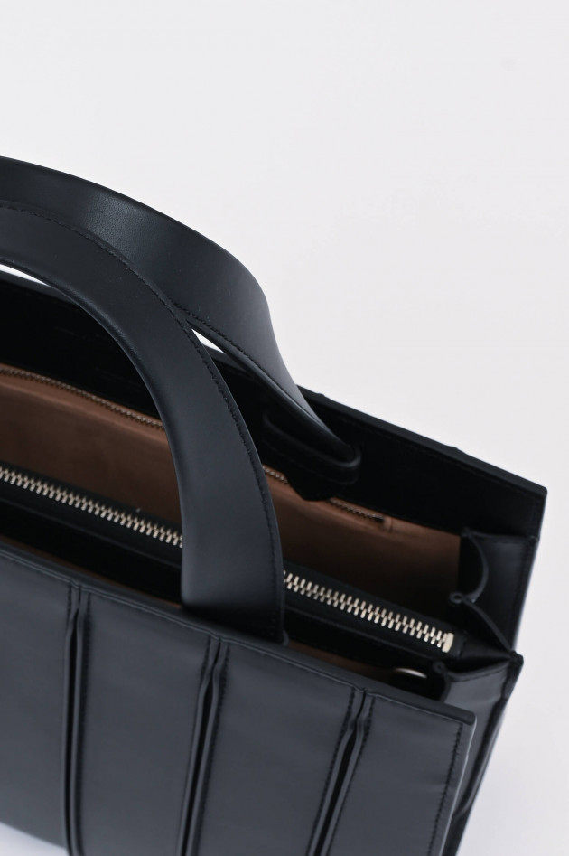 Max Mara Tasche mit abgesteppten Lederdetails in Schwarz