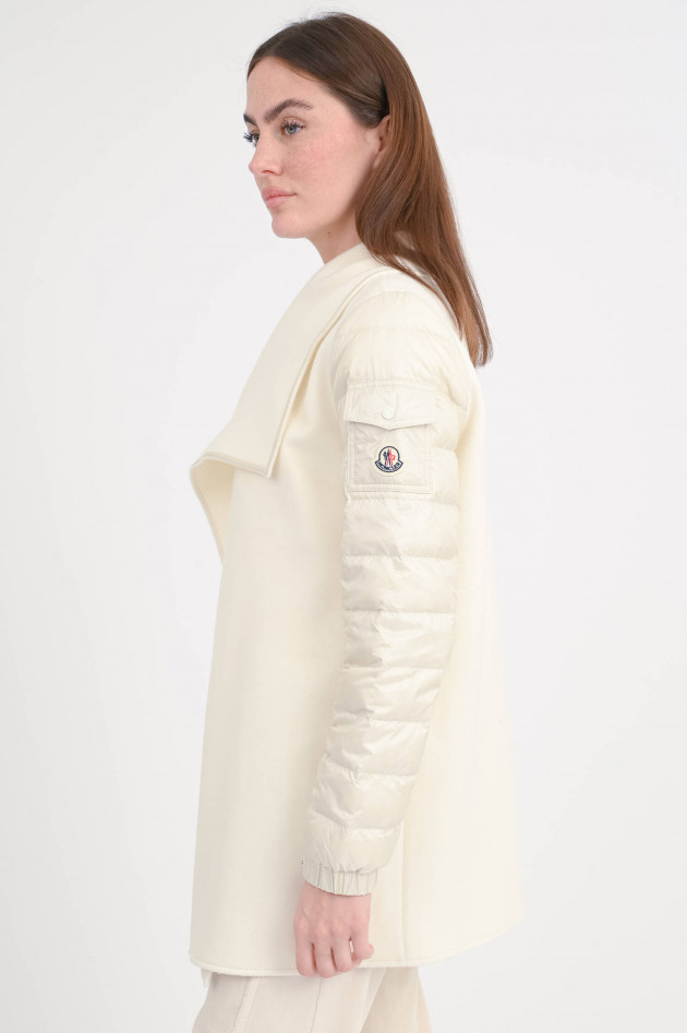 Moncler Kurzer Hybridmantel/Cape mit Daunenärmeln in Creme