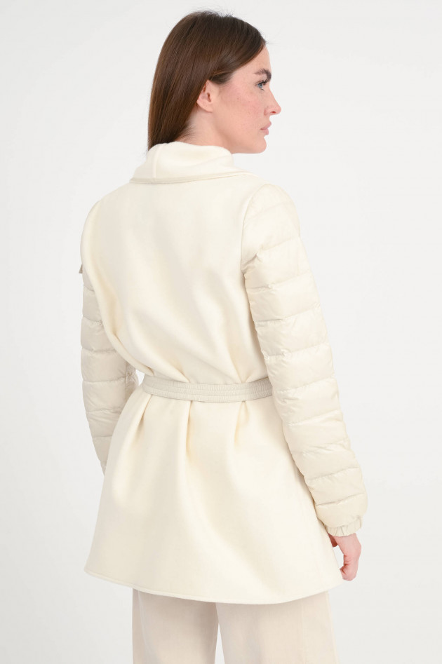 Moncler Kurzer Hybridmantel/Cape mit Daunenärmeln in Creme