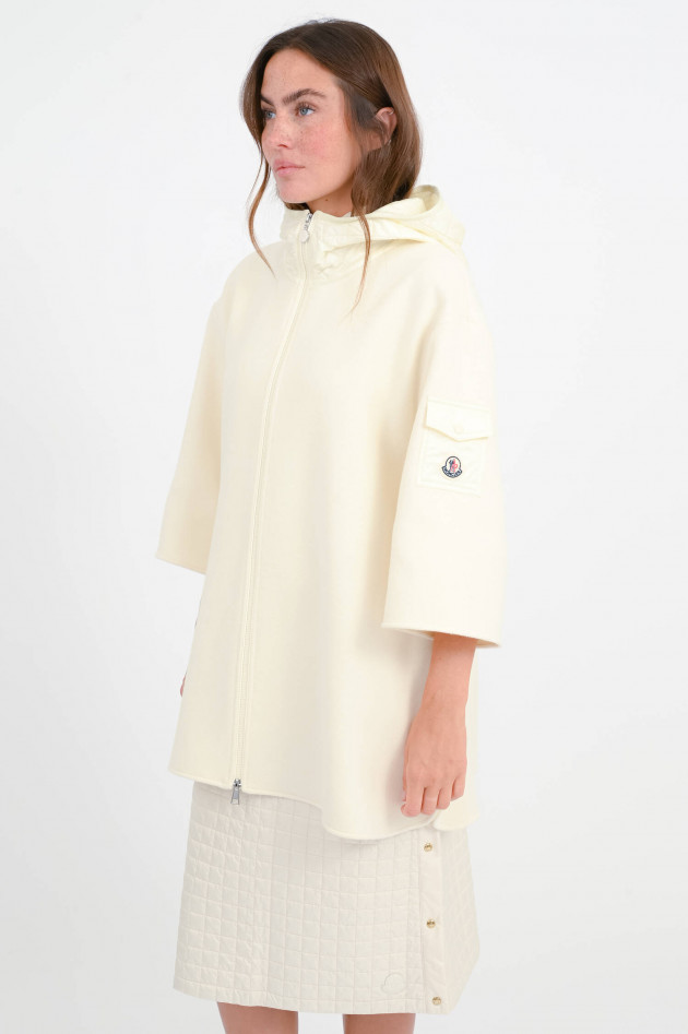 Moncler Cape mit gesteppter Kapuze in Creme
