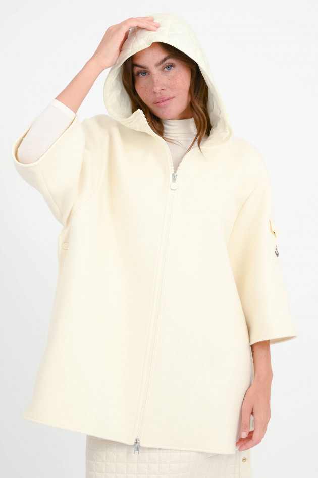 Moncler Cape mit gesteppter Kapuze in Creme