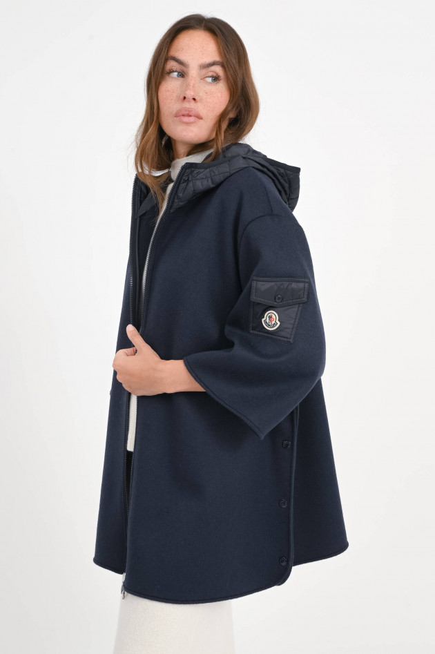 Moncler Cape mit gesteppter Kapuze in Navy