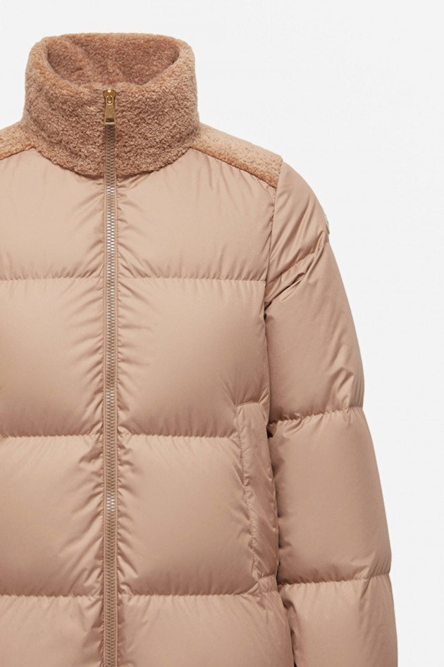 Moncler Daunenjacke mit Teddyfleece in Beige