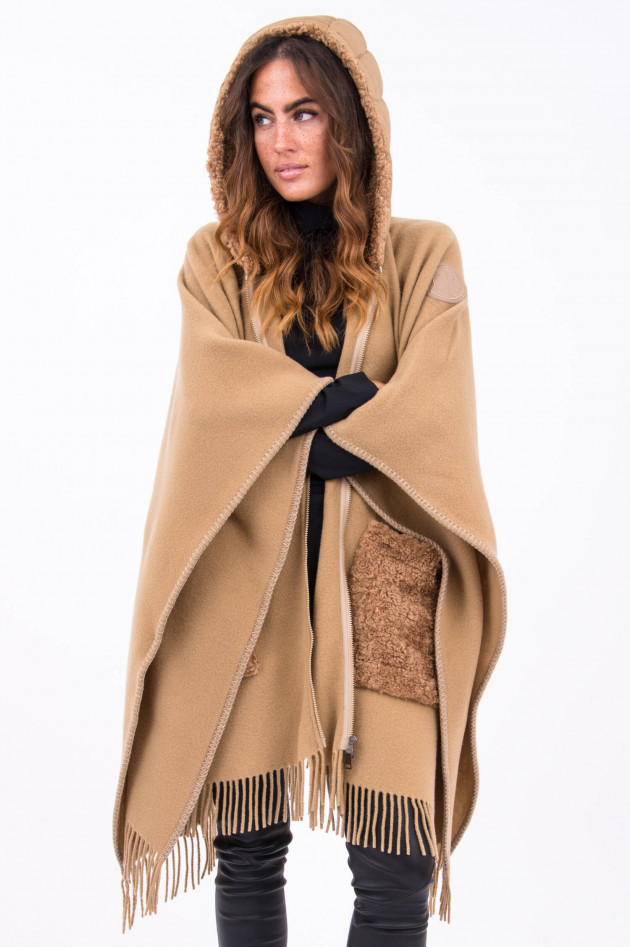Moncler Poncho aus Wolle in Camel