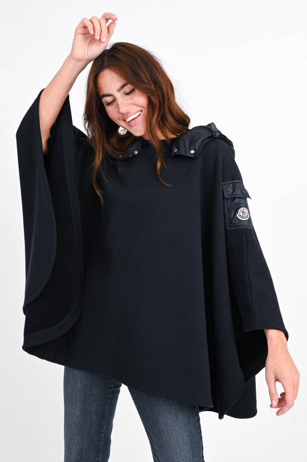 Moncler Poncho mit Kapuze in Schwarz Moncler Poncho mit Kapuze in Schwarz