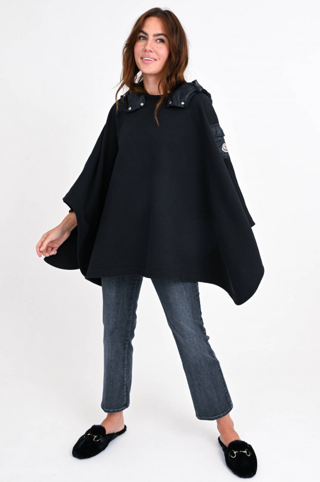 Moncler Poncho mit Kapuze in Schwarz Moncler Poncho mit Kapuze in Schwarz