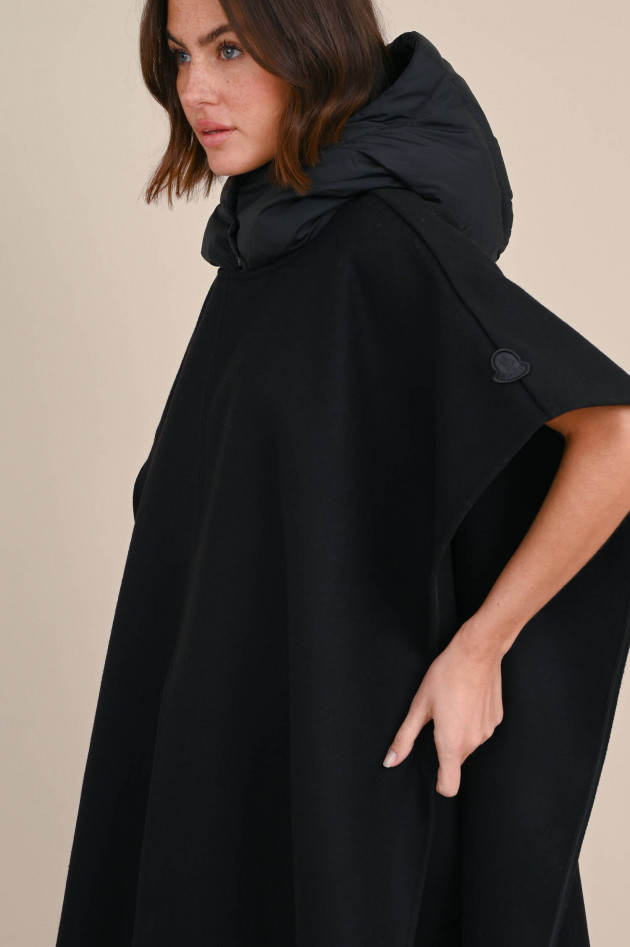 Moncler Cape aus Wolle in Schwarz