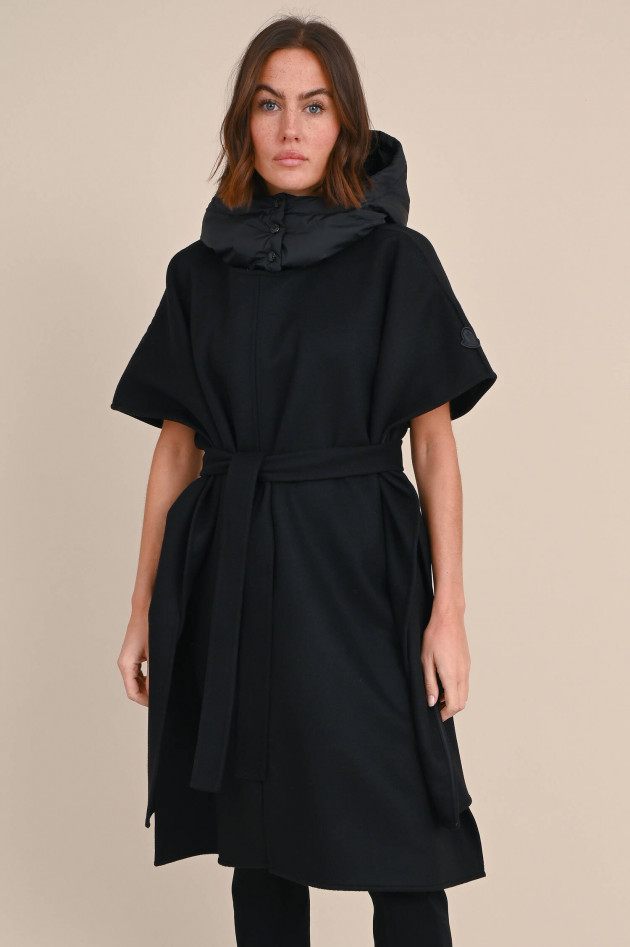 Moncler Cape aus Wolle in Schwarz