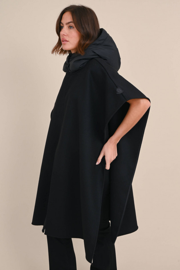 Moncler Cape aus Wolle in Schwarz