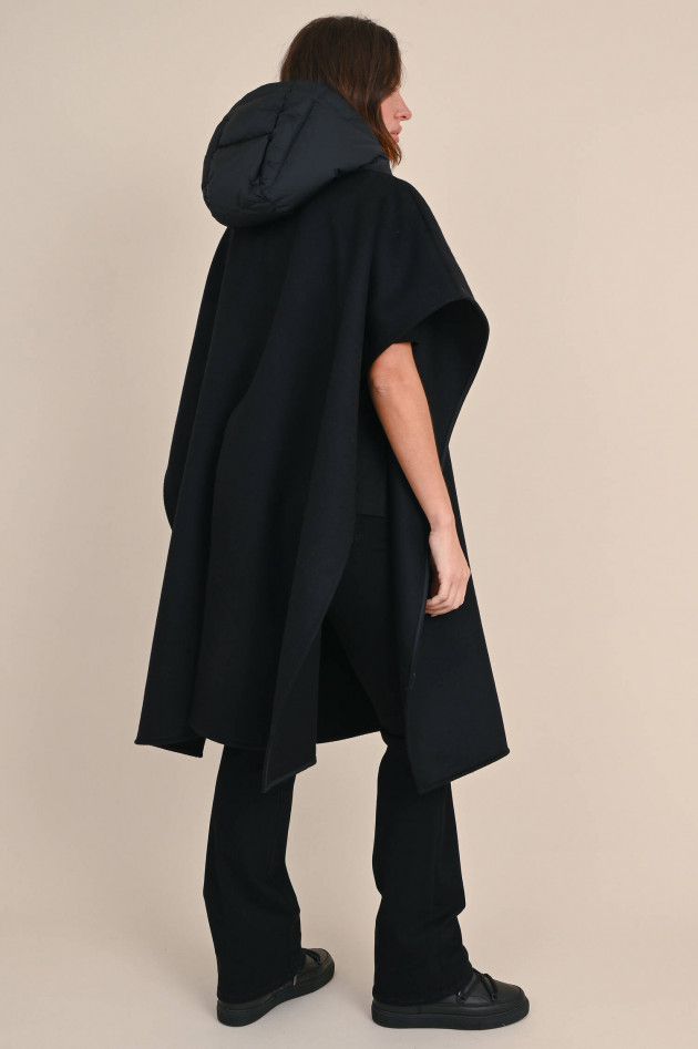 Moncler Cape aus Wolle in Schwarz