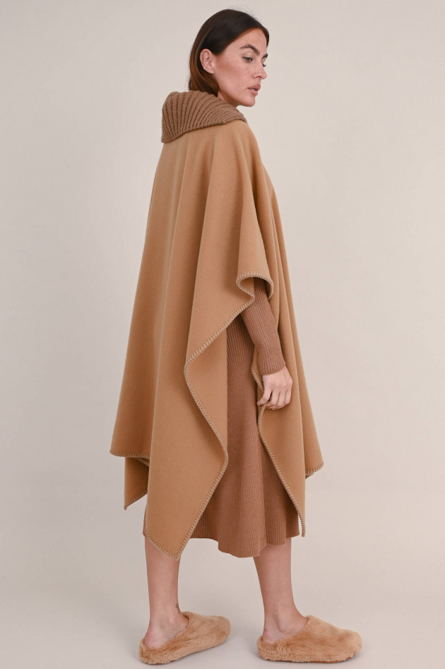 Moncler Cape aus Wollfilz in Camel