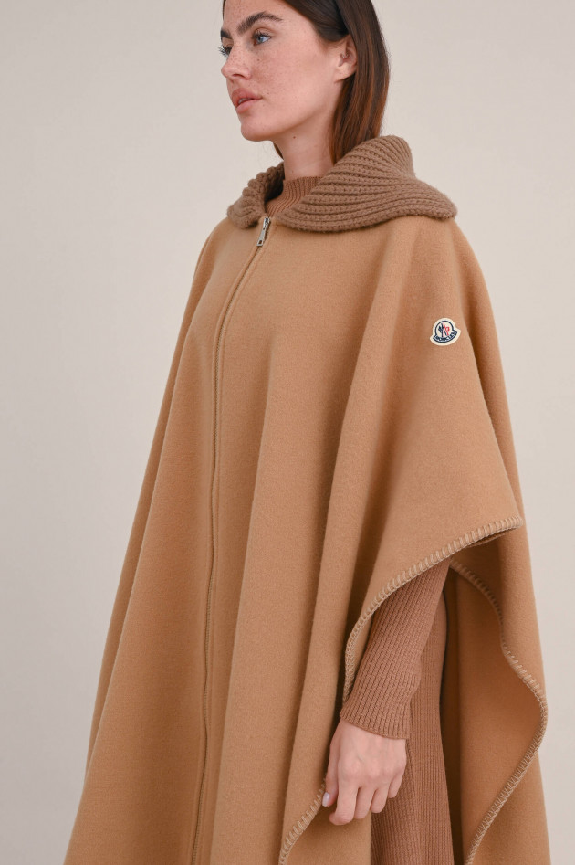Moncler Cape aus Wollfilz in Camel