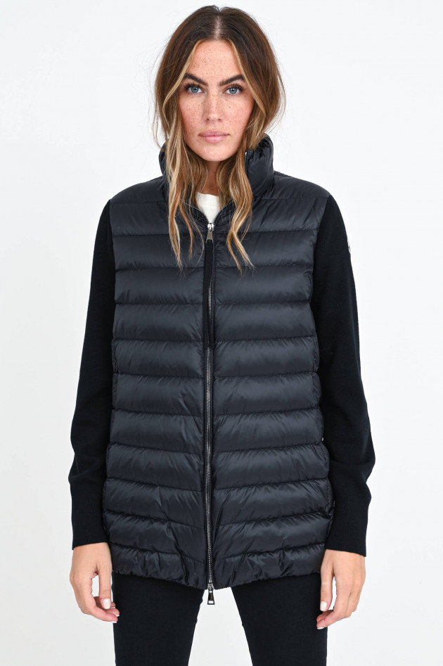 Moncler Lange Daunenjacke mit Strickarm in Schwarz