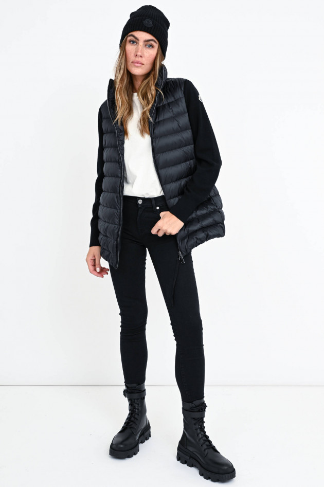 Moncler Lange Daunenjacke mit Strickarm in Schwarz