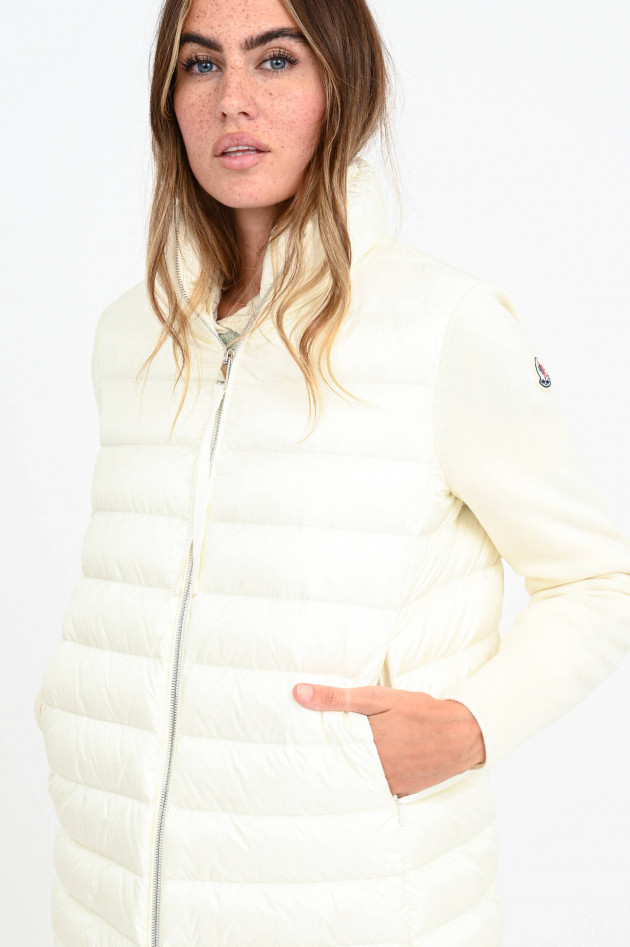 Moncler Lange Daunenjacke mit Strickarm in Perlweiß