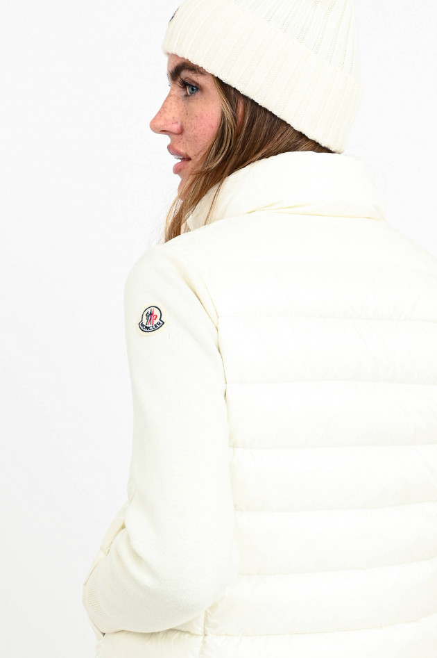 Moncler Kurze Daunenstepp-Jacke mit Strickarm in Weiß