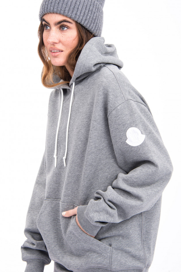 Moncler Hoodie mit Label-Schriftzug in Grau