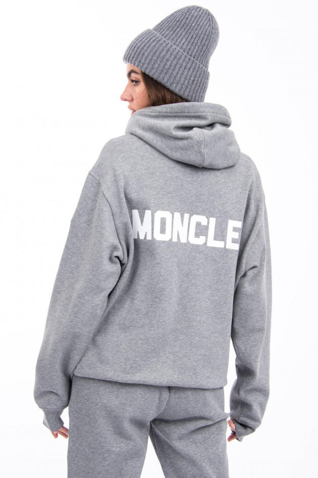 Moncler Hoodie mit Label-Schriftzug in Grau