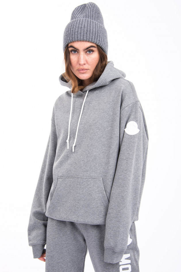 Moncler Hoodie mit Label-Schriftzug in Grau