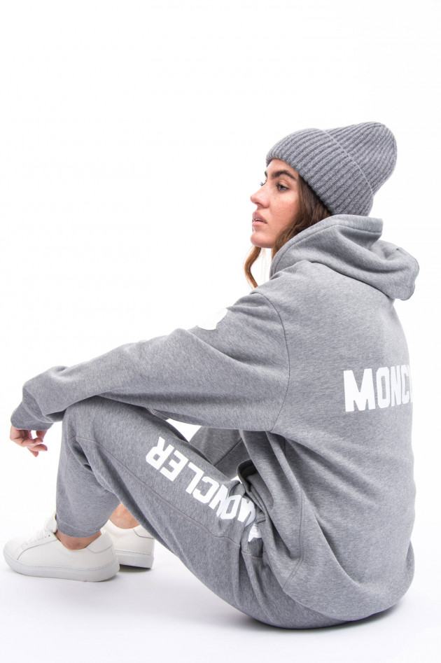 Moncler Hoodie mit Label-Schriftzug in Grau