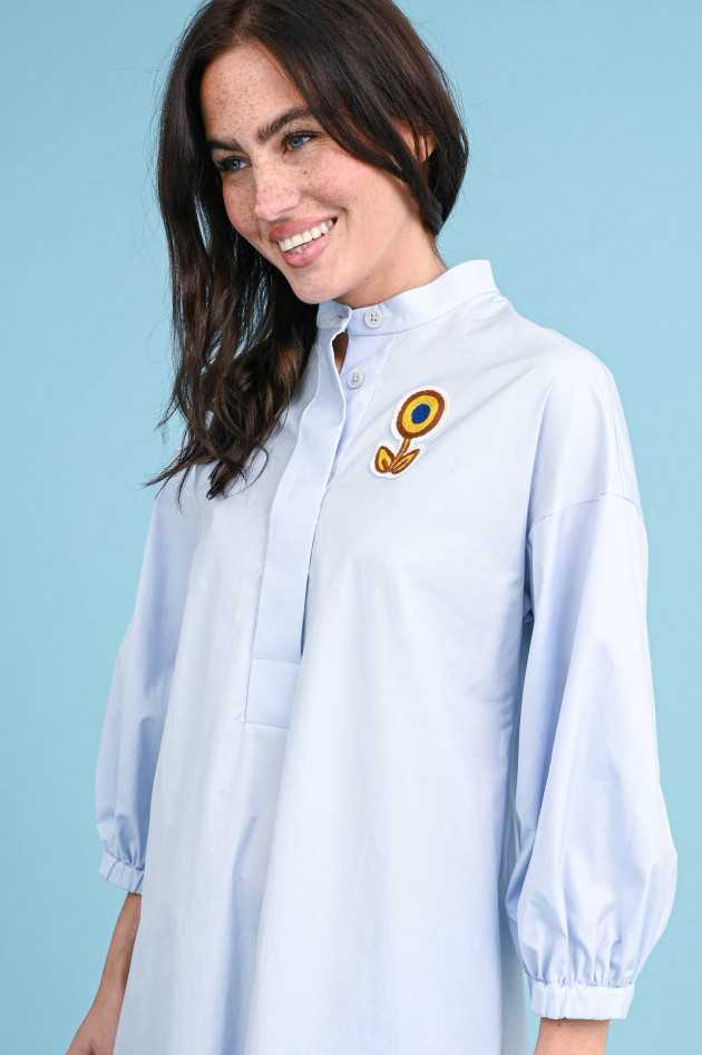 Odeeh Blusenkleid mit Stehkragen von Hellblau