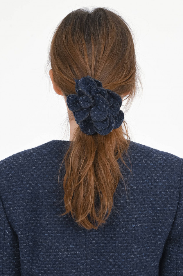 Pamela Henson Blumen-Tweed-Anstecker in Midnight