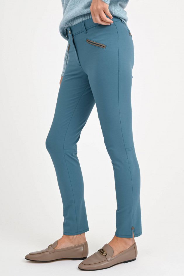 Pamela Henson Chino ROYAL mit Lederdetails in Petrol