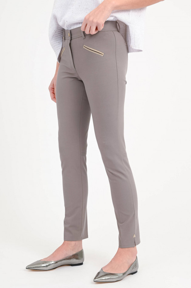 Pamela Henson  Chino ROYAL mit Lederdetails in Taupe