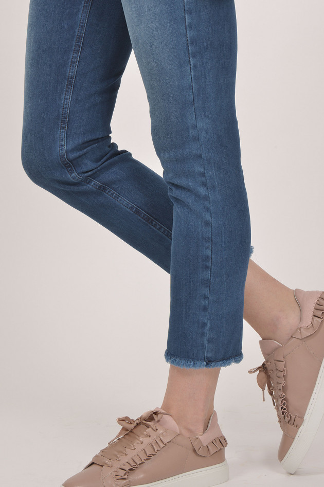 Pamela Henson Jeans mit ausgefranstem Saum in Blau