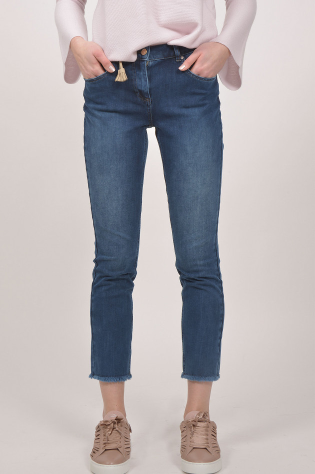 Pamela Henson Jeans mit ausgefranstem Saum in Blau