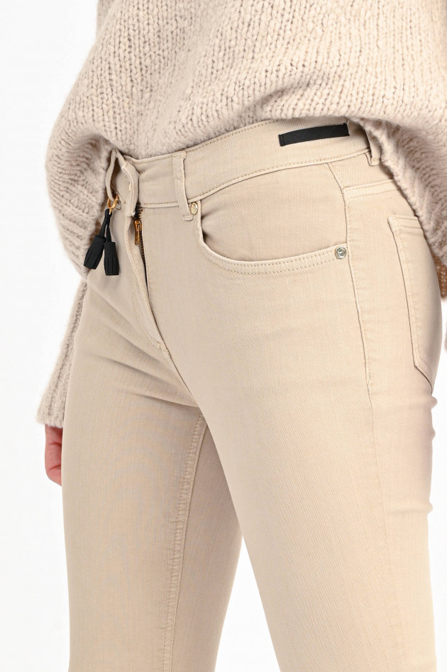 Pamela Henson Slim-Fit Jeans CINQ in Beige