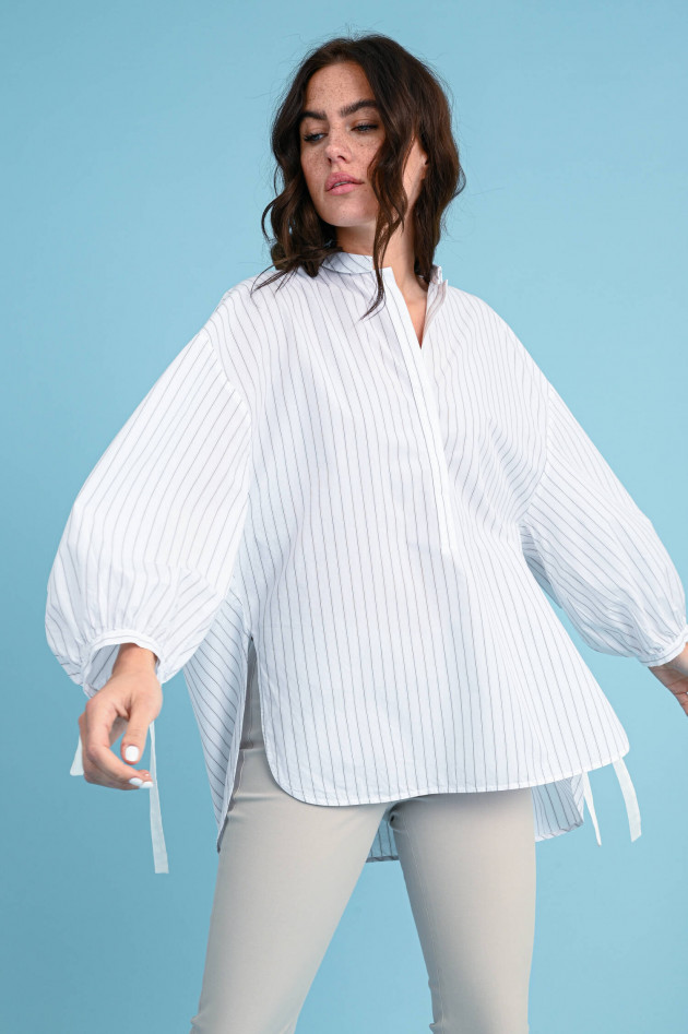 Peserico Gestreifte oversize Bluse in Weiß