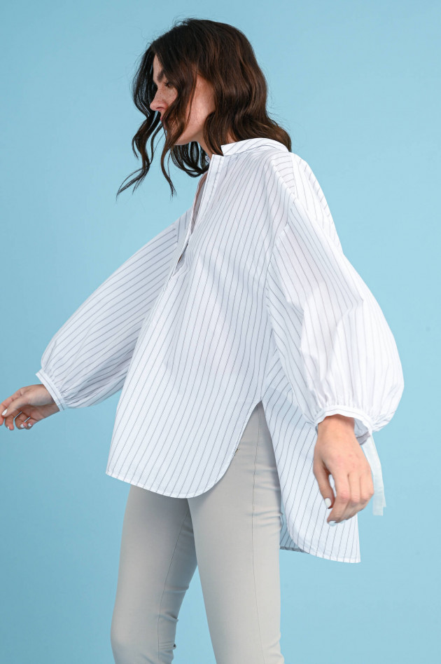 Peserico Gestreifte oversize Bluse in Weiß