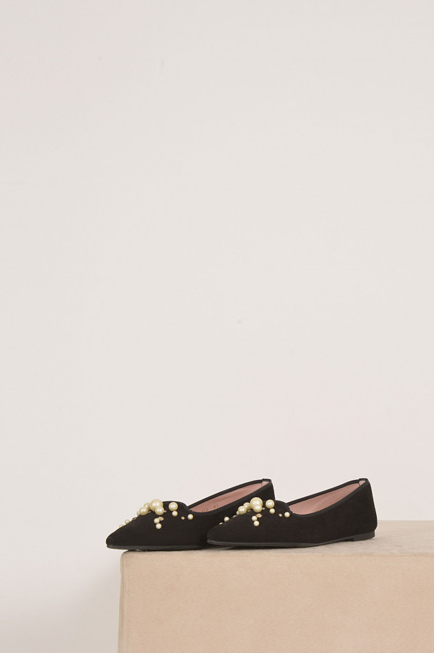 Pretty Ballerinas Loafers mit Perlen in Schwarz