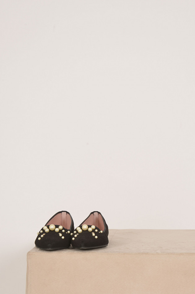 Pretty Ballerinas Loafers mit Perlen in Schwarz