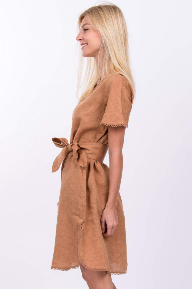 Purotatto Leinenkleid mit Bindegürtel in Camel