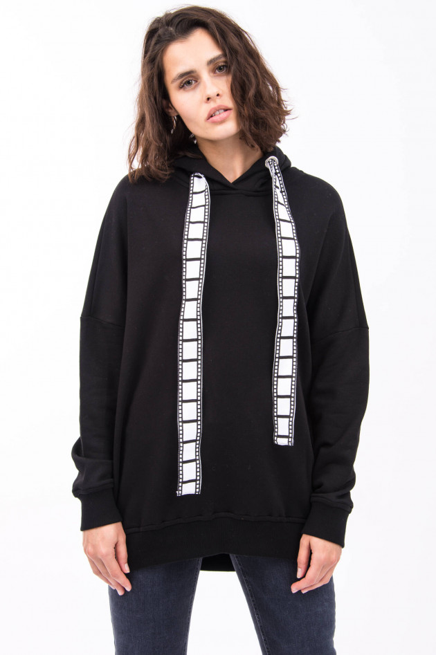 Quantum Courage Hoodie im Move-Design in Schwarz