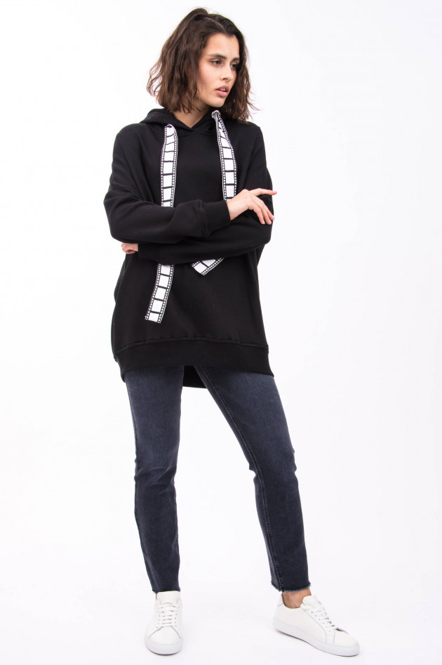 Quantum Courage Hoodie im Move-Design in Schwarz